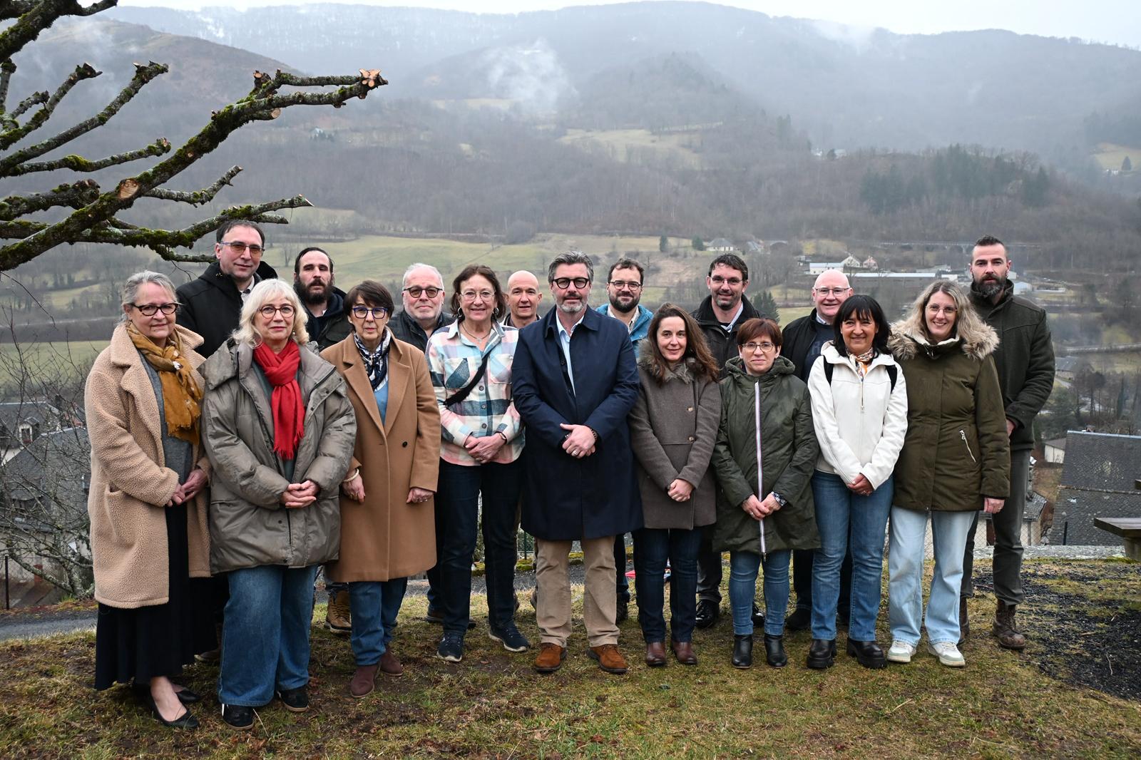 Élus à Thiézac illustrant les enjeux de ruralité et de vie municipale